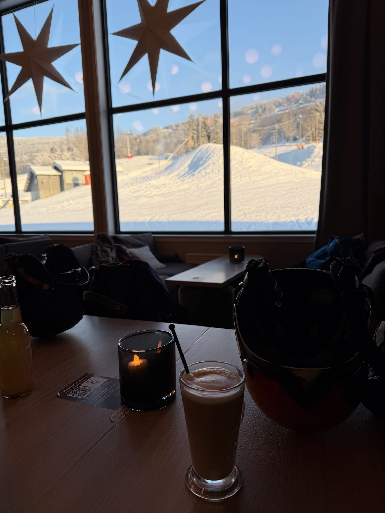 Hafjell 山底餐厅与公共休息区（2026 年 1 月）