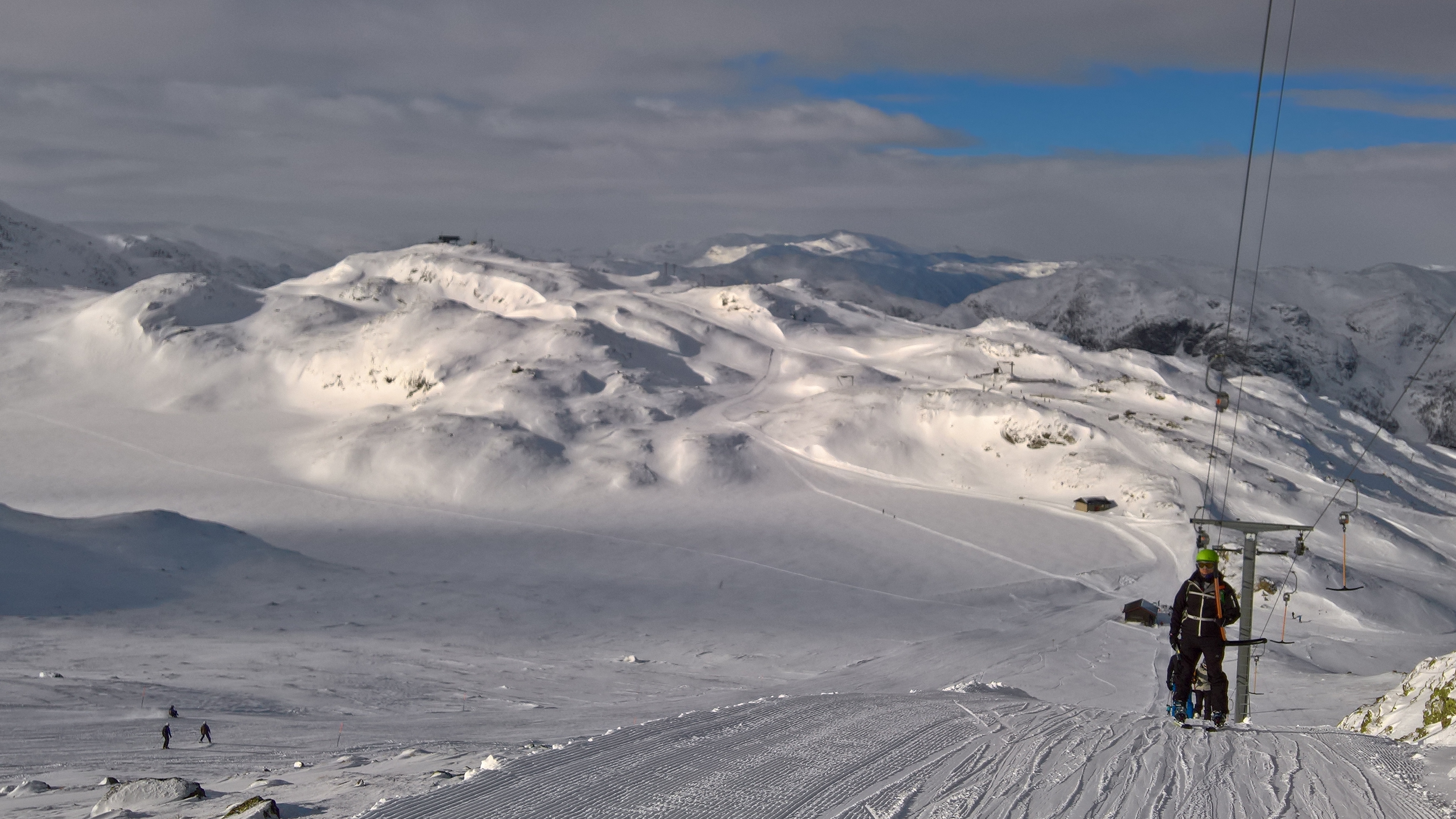 Hemsedal 山体和雪线视野